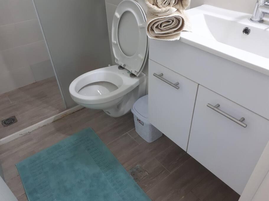 Appartamento Oded Inviting Housing Gerusalemme Esterno foto